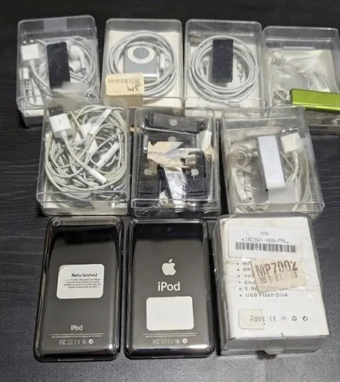 Lot of Apple iPod, MP3, MP4 Player