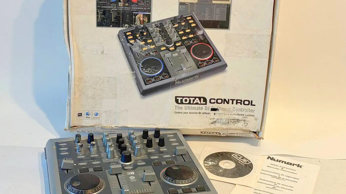 Numark Total Control USB DJ Controller Set