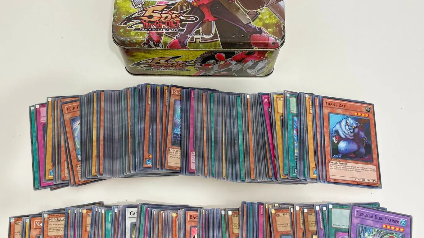 Yu-Gi-Oh! TCG 300+Card Lot in Turbo Warrior Tin