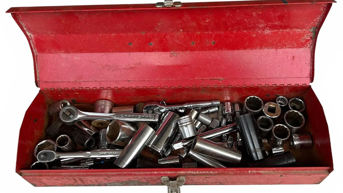 Craftsman Socket Wrench Set in Metal Toolbox