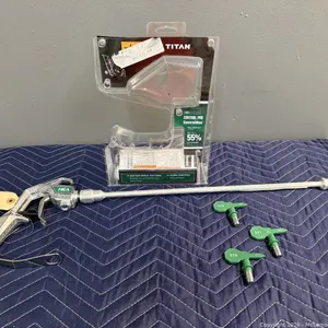 Titan HEA Airless Spray Gun with Extension and Spray Tips