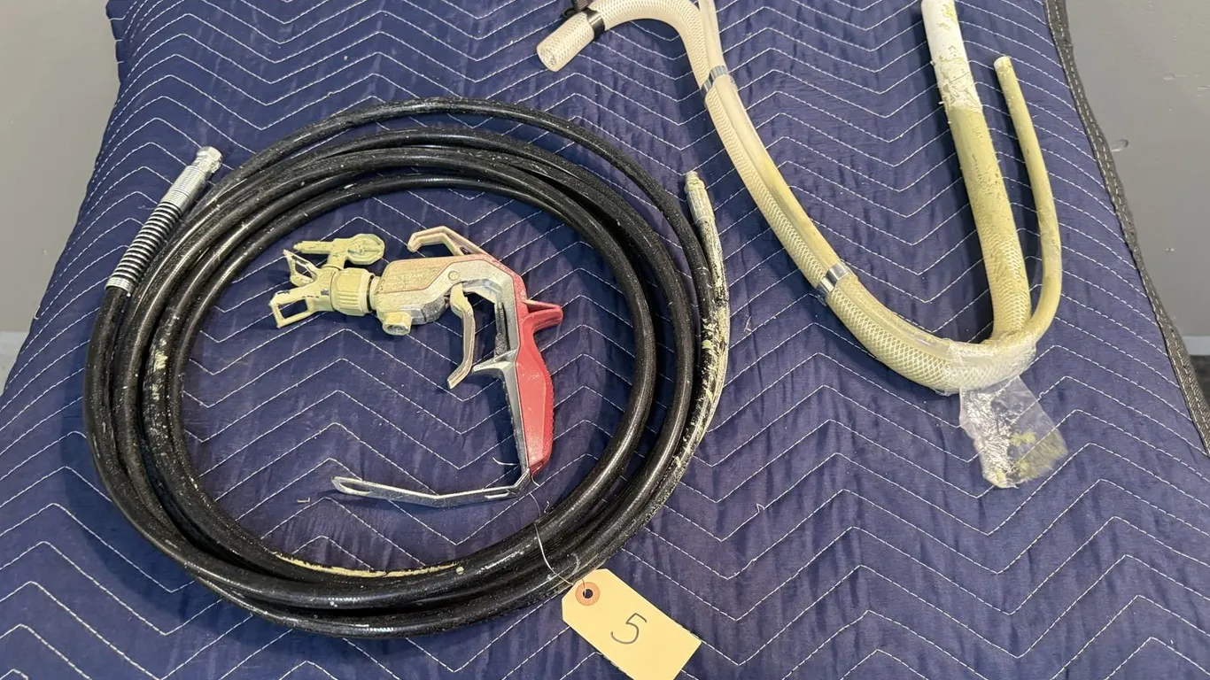 Airless Spray Gun with Hose and Suction Tubing