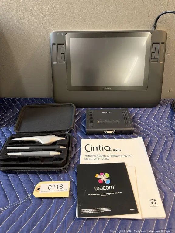 Wacom Cintiq 12WX Pen Display with Accessories and Carrying Case
