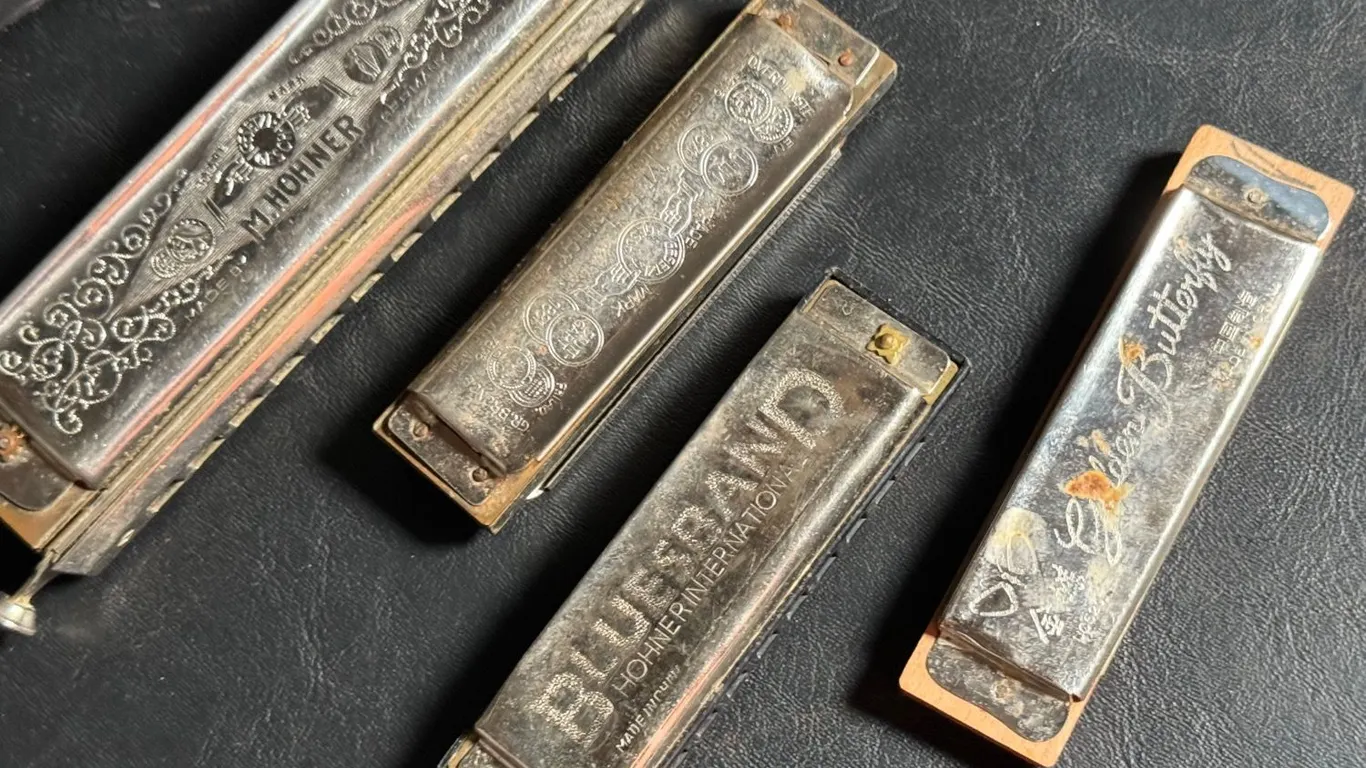 4 Harmonicas