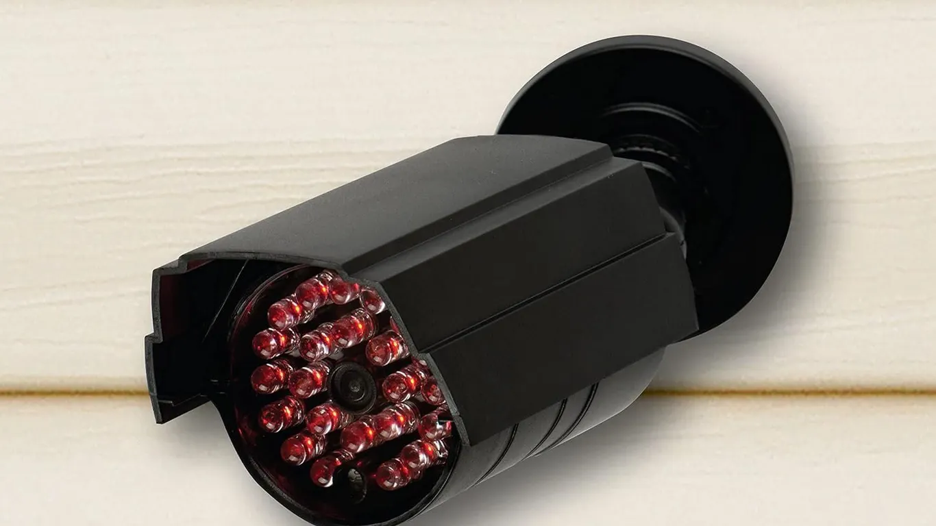 (Brand New) SABRE Fake Security Camera With Night Sensor - MSRP $18.99