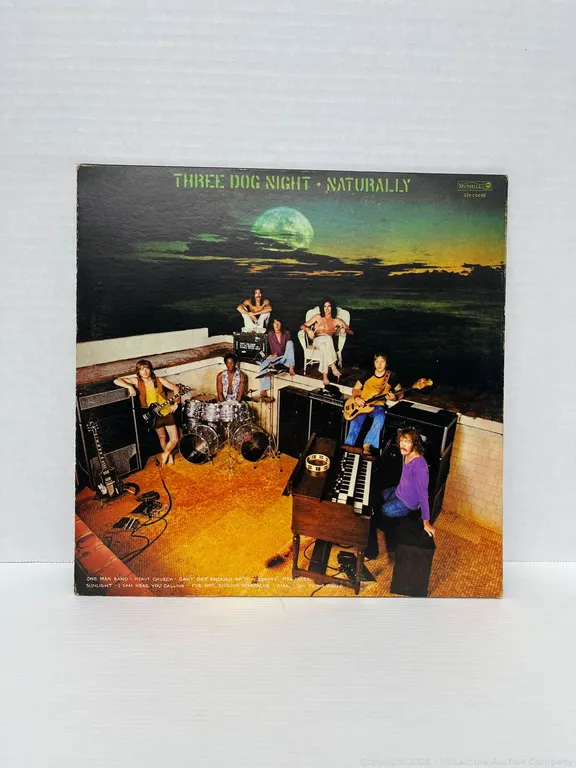Three Dog Night - Naturally