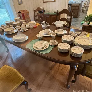 Ethan Allen Dining Room Table with Two Leaves