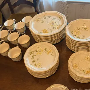 Mikasa Avante Dish Set