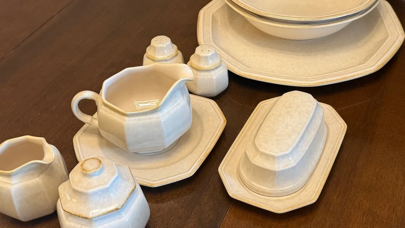 Mikasa Avante Ivory Dish Set