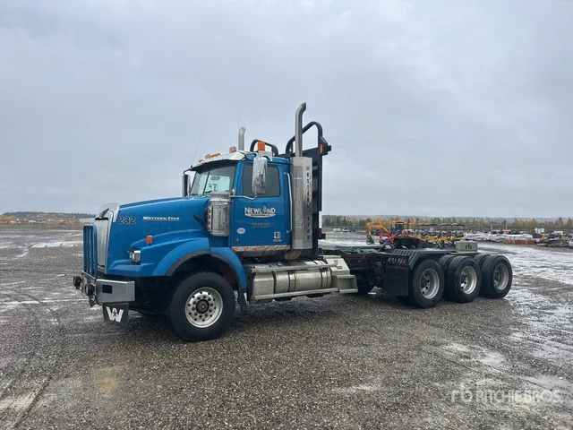 2018 Western Star 4900SA 8x6 Tri/A Day Cab Truck Tractor