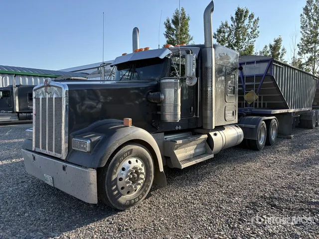 2023 Kenworth W900L T/A Sleeper Truck Tractor