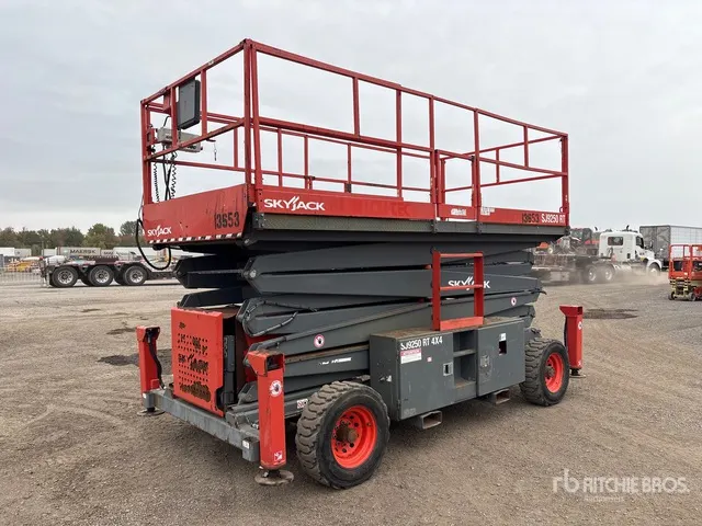 2019 Skyjack SJ9250 RT 4x4 Dual Fuel Scissor Lift