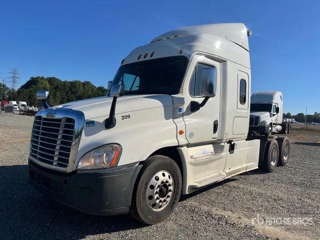 2017 Freightliner Cascadia 6x4 T/A Sleeper Truck Tractor