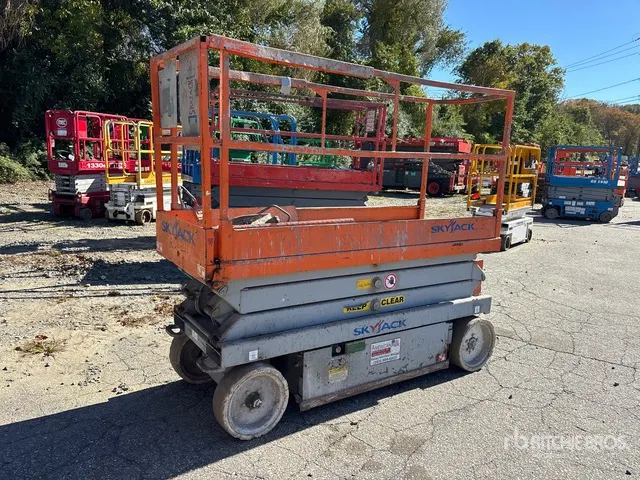 Skyjack SJIII-3220 Electric Scissor Lift