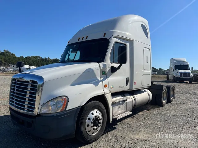 2019 Freightliner Cascadia 125 6x4 T/A Sleeper Truck Tractor