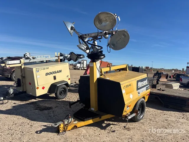 2012 Allmand Maxi-Lite V Series 20 kW Light Tower