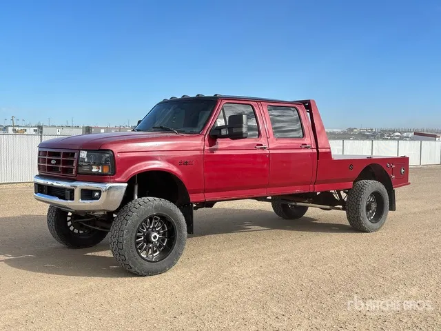 1997 Ford F-350 4x4 Crew Cab Flatbed Truck