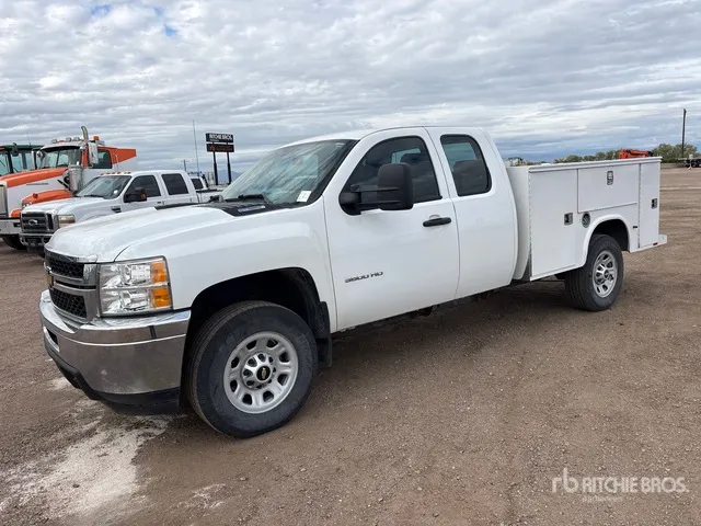 2013 Chevrolet K3500 4x4 Extended Cab Utility Truck