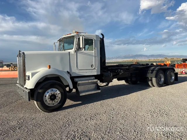 2000 Kenworth 6x4 Roll-Off Truck (Glider Kit)