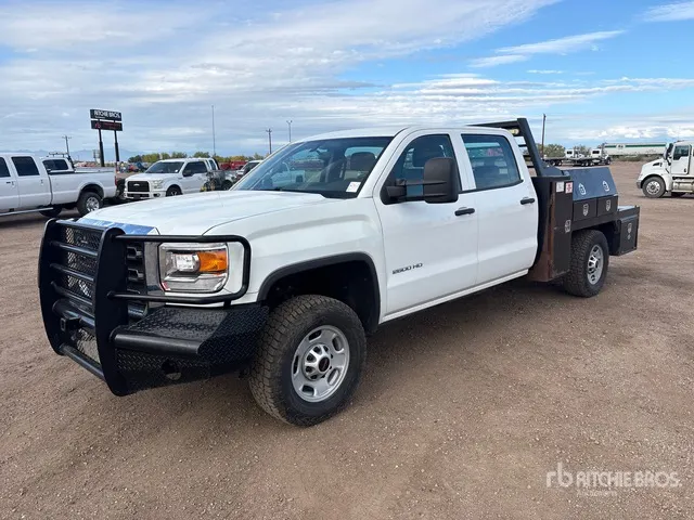 2015 GMC Sierra 2500HD 4x4 Crew Cab Flatbed Truck