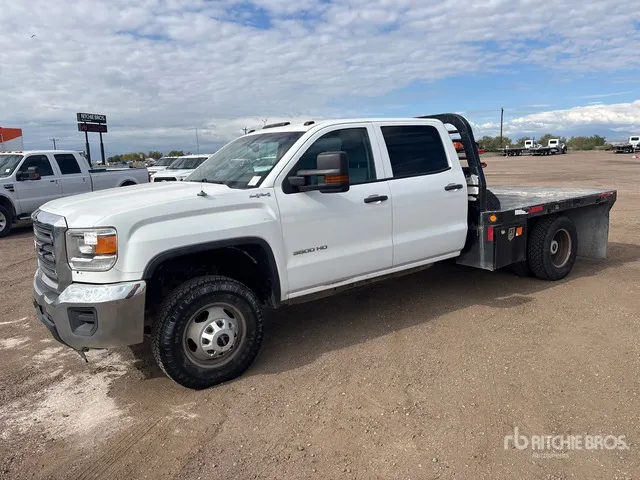 2018 GMC Sierra 3500 4x4 Crew Cab Flatbed Truck