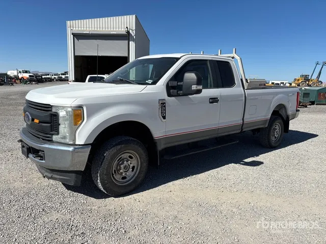 2017 Ford F-250 XL 4x4 Extended Cab Pickup