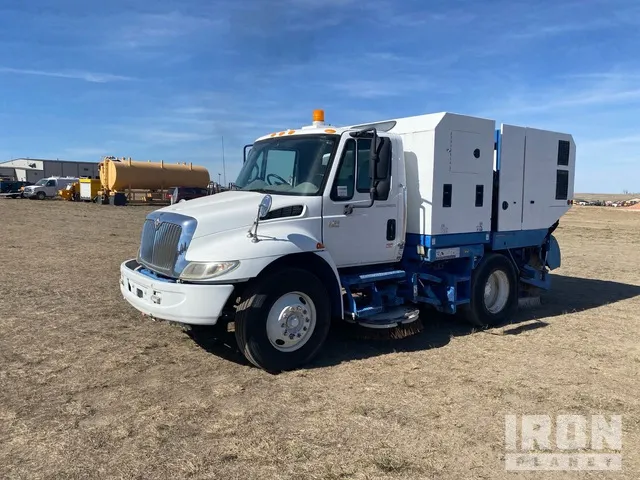 2004 Schwarze M6000 on 2005 International 4200 Sweeper Truck
