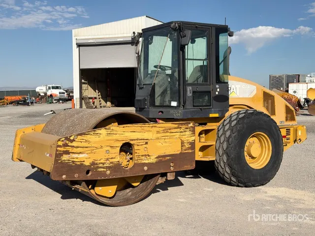 2009 Cat CS74 Smooth Drum Compactor