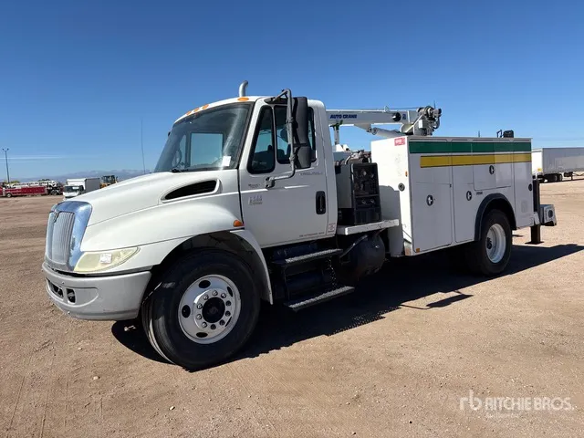 2005 International 4300 4x2 Service Truck