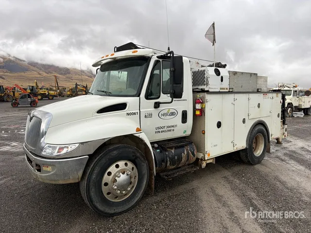 2006 International 4300 4x2 Service Truck