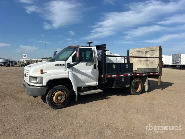 2007 Chevrolet C4500 4x2 Flatbed Truck