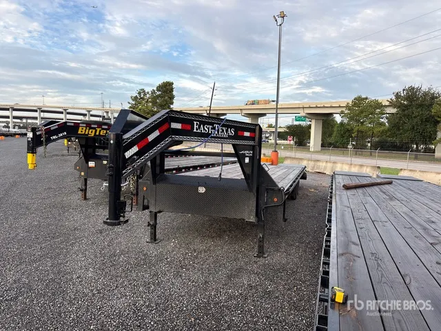 2027 East Texas 30 ft T/A Gooseneck Equipment Trailer