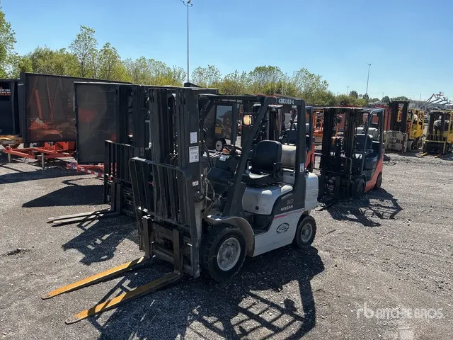 2016 Nissan MPL02A25LV 4300 lb Pneumatic Tire Forklift