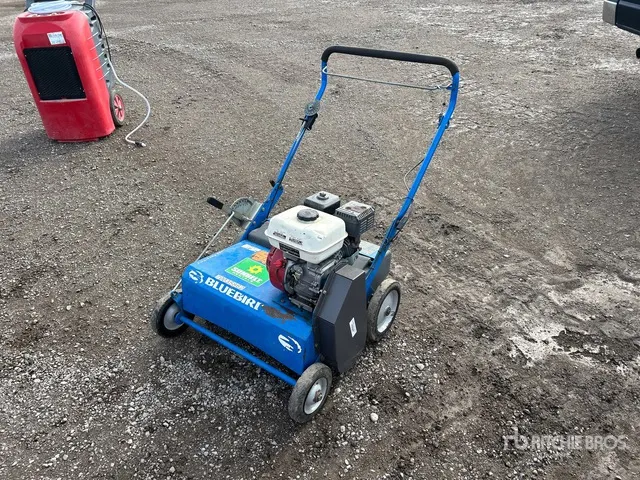 2004 BlueBird PC22NEFRO Seeder