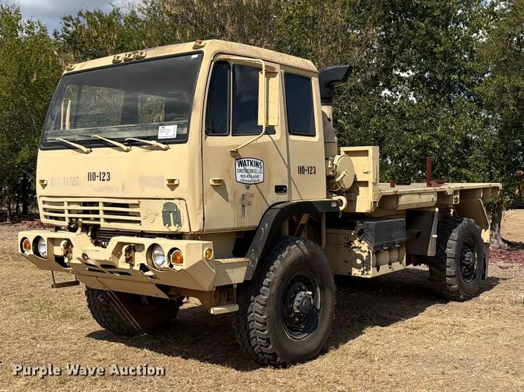 1994 Stewart & Stevenson 4X4 flatbed truck