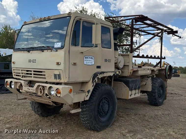 1998 Stewart & Stevenson 4X4 flatbed truck