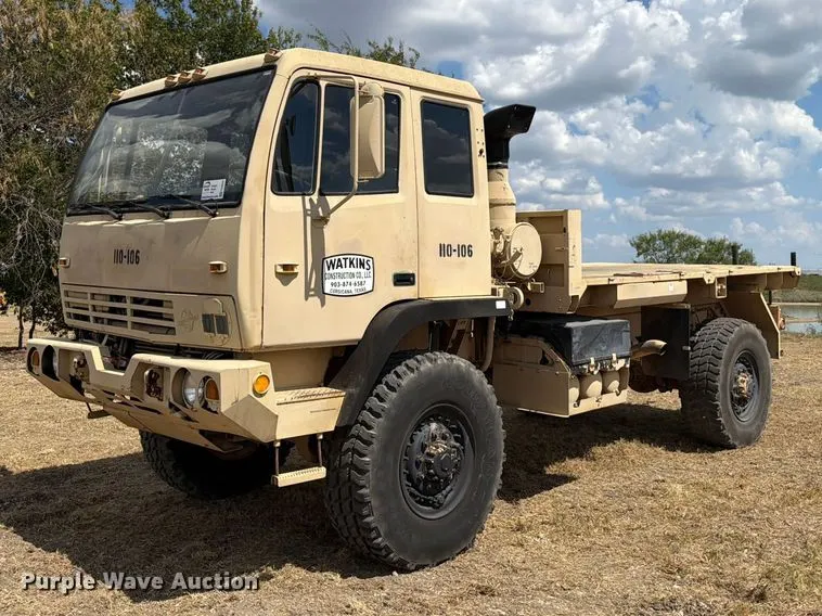 1998 Stewart & Stevenson 4X4 flatbed truck