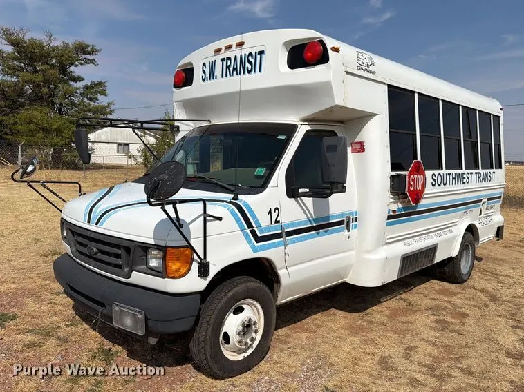 2003 Ford E450 Super Duty shuttle bus