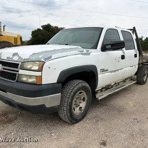 2006 Chevrolet Silverado 2500HD Crew Cab flatbed pickup truck