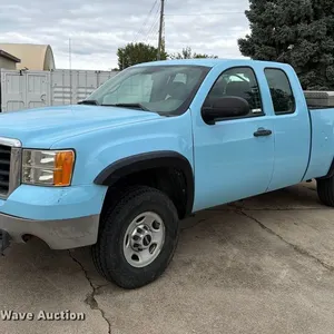 2010 GMC Sierra 2500HD Ext. Cab pickup truck