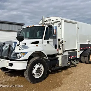 2007 International WorkStar 7400 refuse truck