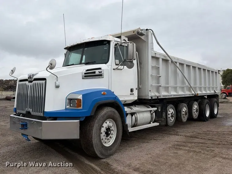 2017 Western Star 4700 dump truck