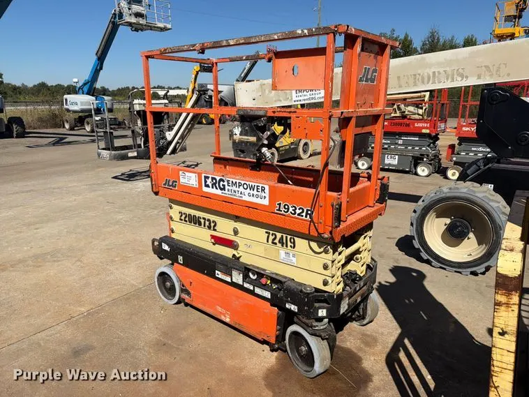 2018 JLG 1932R scissor lift