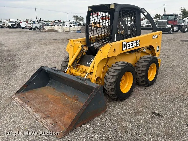 2005 John Deere 320E skid steer loader