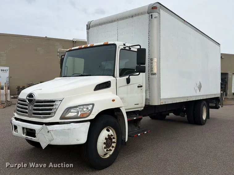 2009 Hino 268 box truck