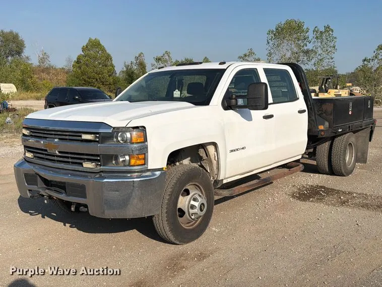2016 Chevrolet Silverado 3500HD Crew Cab pickup truck