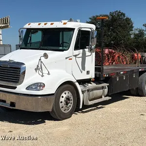 2007 Freightliner Columbia flatbed truck
