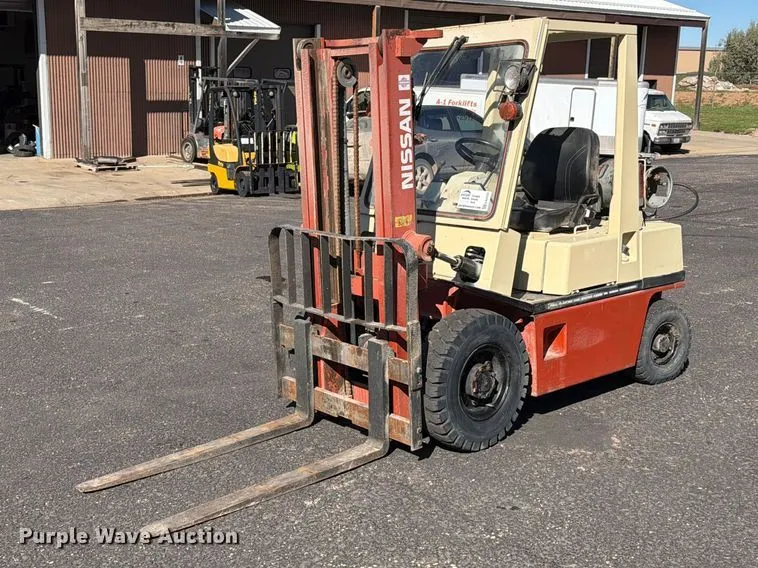 Nissan PH02 forklift