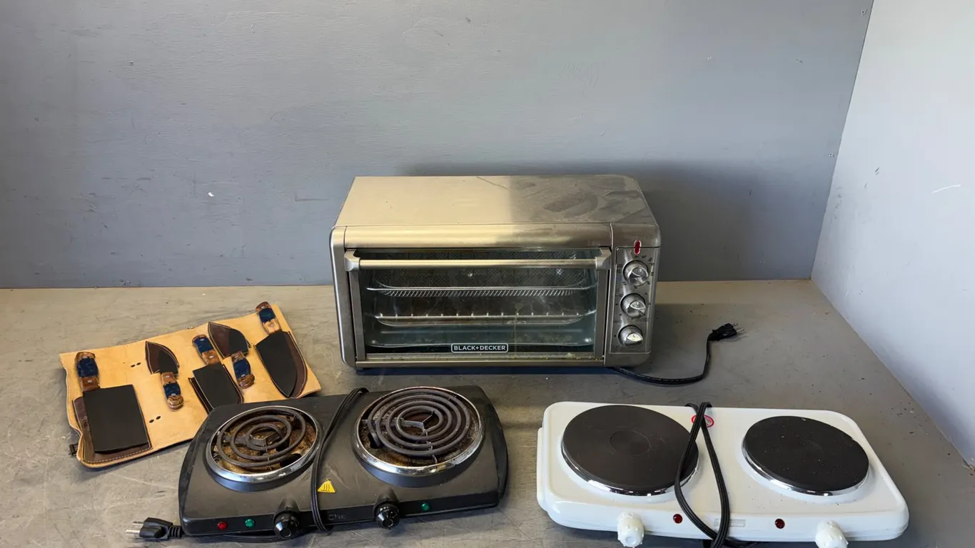 Toaster Oven and Cooktops w/ Knives
