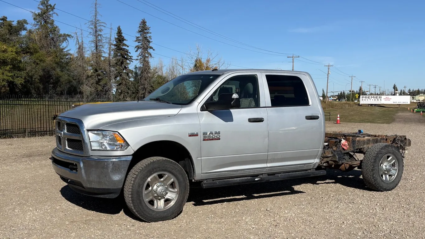 2018 Ram 3500 SLT 4x4 Crew Cab Cab Chassis Truck